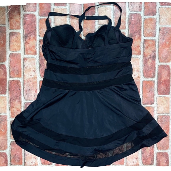 Pre-Owned Torrid Black Mesh Insert Skater Skirt One-Piece Swim Plus Suit Size 1 - Picture 2 of 5